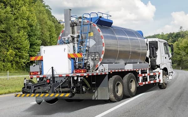 asphalt distributor